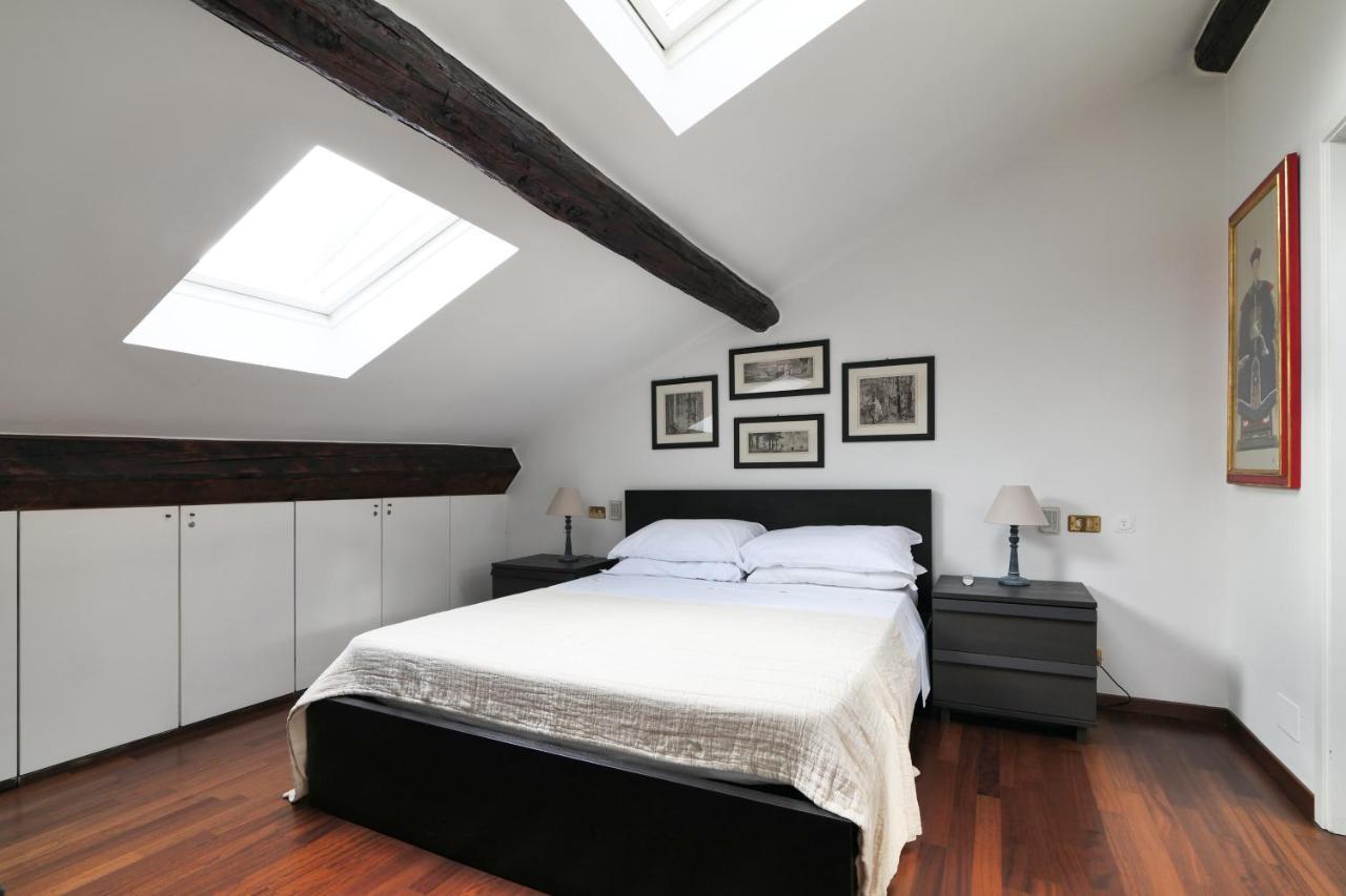 Elegant P.Venezia Attic Appartement Milaan Buitenkant foto