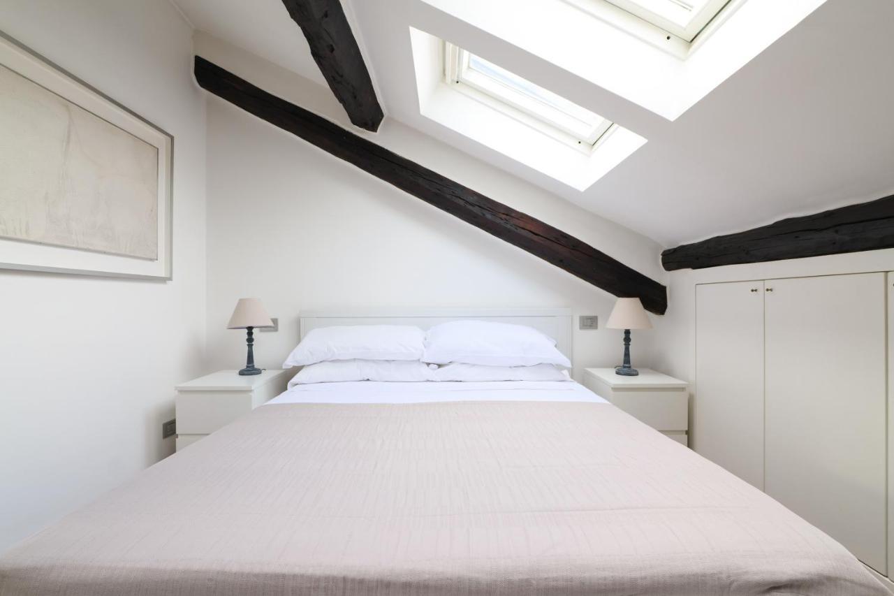 Elegant P.Venezia Attic Appartement Milaan Buitenkant foto