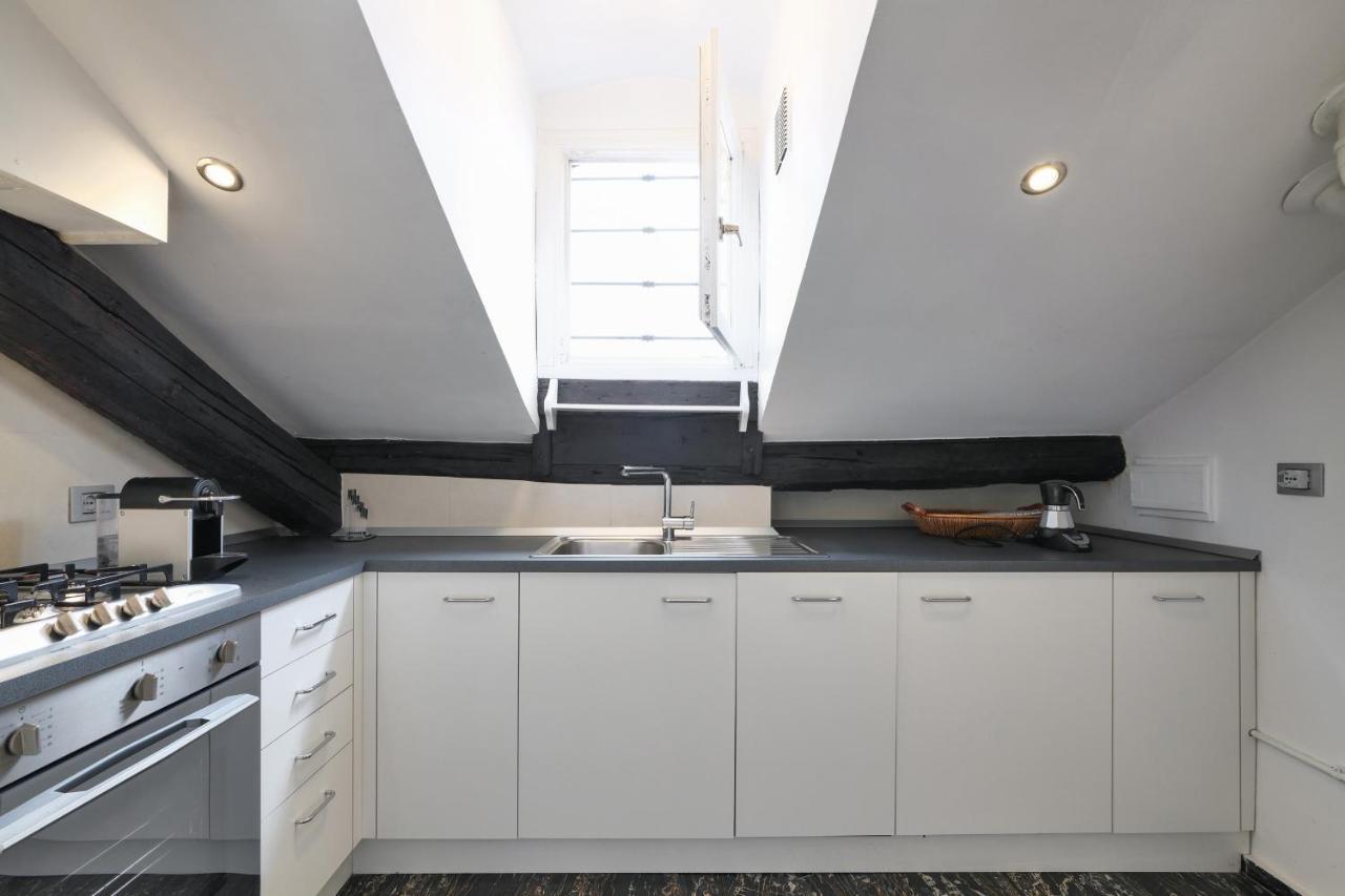 Elegant P.Venezia Attic Appartement Milaan Buitenkant foto