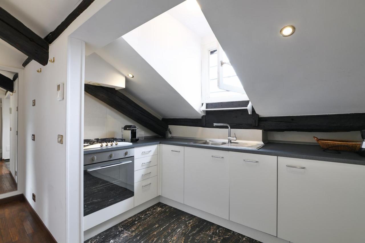 Elegant P.Venezia Attic Appartement Milaan Buitenkant foto