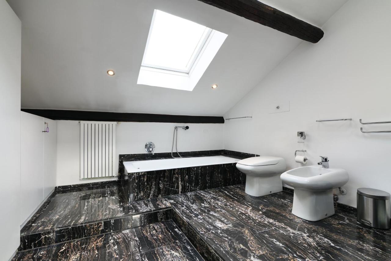 Elegant P.Venezia Attic Appartement Milaan Buitenkant foto