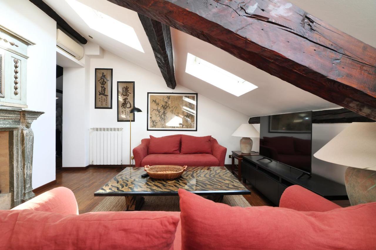 Elegant P.Venezia Attic Appartement Milaan Buitenkant foto