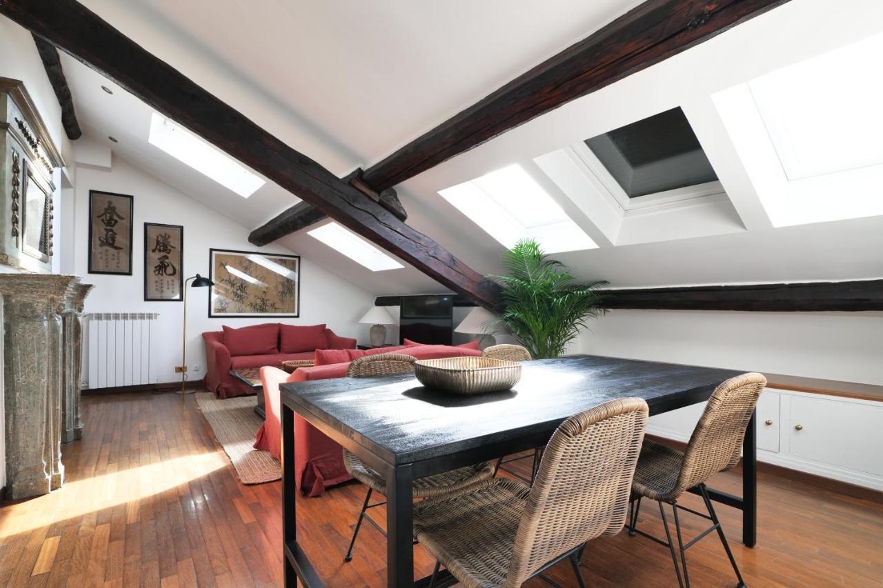 Elegant P.Venezia Attic Appartement Milaan Buitenkant foto